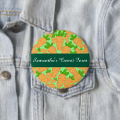 Badge Rond 10 Cm Carottes Oranges Et Vertes (En situation)