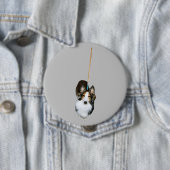 Badge Rond 10 Cm Chien à la broche (En situation)