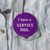 Badge Rond 10 Cm Chien de service pourpre (En situation)