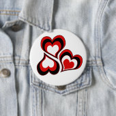 Badge Rond 10 Cm Coeurs, rouge, noir, blanc, Saint Valentin. (En situation)