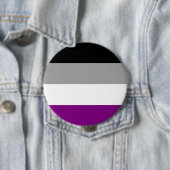 BADGE ROND 10 CM CONCEPTION DE STRIPES DE PRIME ASEXUEL (En situation)