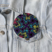 Badge Rond 10 Cm Coral Rainbow Speckle (En situation)