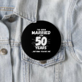 Badge Rond 10 Cm Couples mariés 50 ans drôle 50e anniversaire (En situation)
