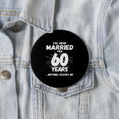 Badge Rond 10 Cm Couples mariés 60 ans drôle 60e anniversaire (En situation)