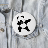 Badge Rond 10 Cm Dabbing Panda (En situation)