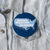 BADGE ROND 10 CM DOUG RACINE POUR LE GOUVERNEUR (En situation)
