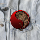 Badge Rond 10 Cm Dragon de Terre (En situation)