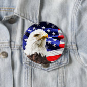 Badge Rond 10 Cm Drapeau américain avec aigle chauve (En situation)