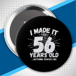 Badge Rond 10 Cm Drôle 56e anniversaire Citation Sarcastique 56 ans<br><div class="desc">This funny 56th birthday design makes a great sarcastic humor joke or novelty gag gift for a 56 year old birthday theme or surprise 56th birthday party ! Objets "I Made it to 56 Years Old... Nothing Scares Me" funny 56th birthday meme that will get lots of laughs from family,...</div>