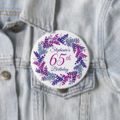Badge Rond 10 Cm Élégante couronne violette rose 65e anniversaire (En situation)