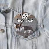 Badge Rond 10 Cm Embrassez mon chat Meme de bouton (En situation)