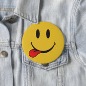 Badge Rond 10 Cm Émoji de la langue (En situation)