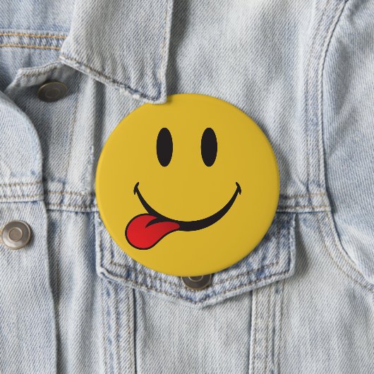 Badge Rond 10 Cm Émoji de la langue (En situation)