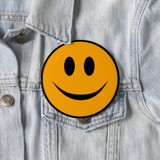 Badge Rond 10 Cm Emoji du visage souriant (En situation)