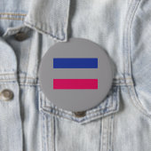 BADGE ROND 10 CM FIERTÉ ANDROGYNE (En situation)
