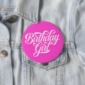 Badge Rond 10 Cm Fille d'anniversaire rose (En situation)