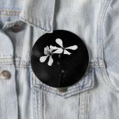Badge Rond 10 Cm floral noir et blanc minimal (En situation)
