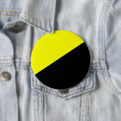 Badge Rond 10 Cm Goupille Libertaire (En situation)