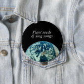 Badge Rond 10 Cm Graines plantes et chansons (En situation)