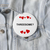 BADGE ROND 10 CM GROUPE DE TROIS PERSONNES (En situation)