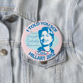 Badge Rond 10 Cm Hillary vous a dit tellement 2012 (En situation)