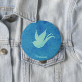 Badge Rond 10 Cm Hirondelle de liberté (En situation)