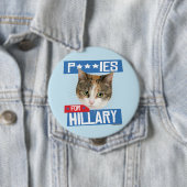 BADGE ROND 10 CM IES DE *** DE P POUR HILLARY (En situation)