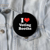 Badge Rond 10 Cm J'ADORE VOTER BOOTHS.png (En situation)