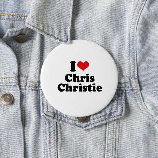 BADGE ROND 10 CM J'AIME CHRIS CHRISTIE (En situation)