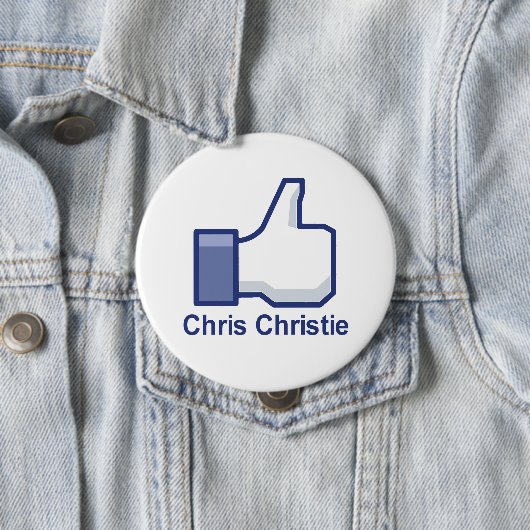 BADGE ROND 10 CM J'AIME CHRIS CHRISTIE (En situation)