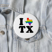BADGE ROND 10 CM J'AIME LE TEXAS GAI (En situation)