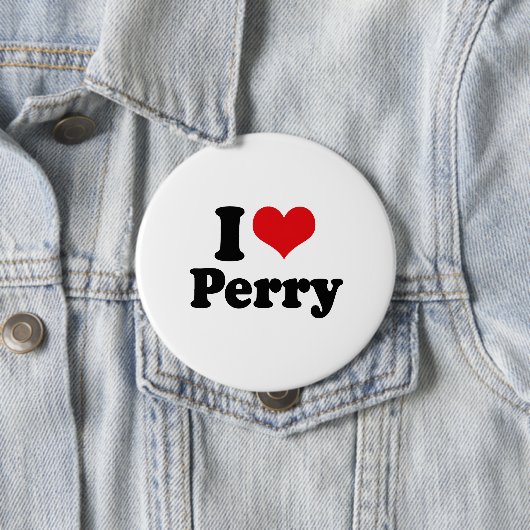 BADGE ROND 10 CM J'AIME PERRY (En situation)