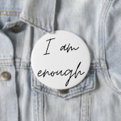 Badge Rond 10 Cm Je Suis Assez (En situation)