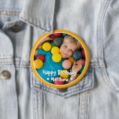 Badge Rond 10 Cm Joyeux Anniversaire Moderne Simple Photo (En situation)