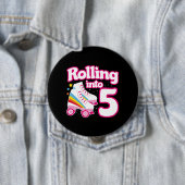 Badge Rond 10 Cm Kids Skate Party - 5e anniversaire - Roller Skate (En situation)