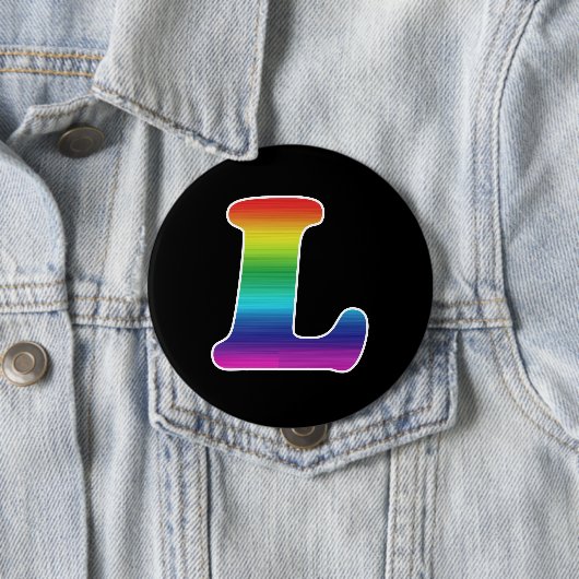 BADGE ROND 10 CM L POUR LA FIERTÉ LESBIENNE (En situation)