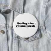 BADGE ROND 10 CM LA LECTURE EST POUR LES PERSONNES IMPRESSIONNANTES (En situation)