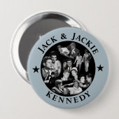 Badge Rond 10 Cm Le Kennedys : Jack et Jackie (Devant & derrière)