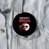 Badge Rond 10 Cm Le poison de Ninja Birthday (En situation)