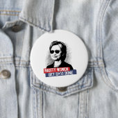 Badge Rond 10 Cm Les femmes méchantes obtiennent S--- Fait -- (En situation)