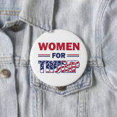 Badge Rond 10 Cm Les femmes pour Trump (En situation)