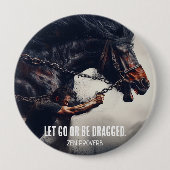 Badge Rond 10 Cm "Let Go or Be Dragged" et Cheval puissant (Devant)