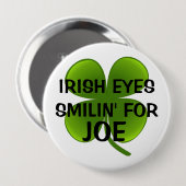 BADGE ROND 10 CM L'IRLANDAIS OBSERVE SMILIN POUR JOE (Devant & derrière)