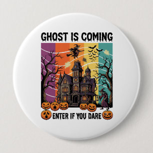 Badge Rond 10 Cm Maison Hantée Halloween Fantôme Arrive Pompe à Sor