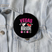 Badge Rond 10 Cm Mariage à Vegas - Mariée - Enterrement de vie de j (En situation)