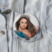 Badge Rond 10 Cm Miss Ga USA- Couronne la Pêche (En situation)