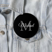 Badge Rond 10 Cm Monogramme Lettre initiale Nom Modèle noir Énorme (En situation)