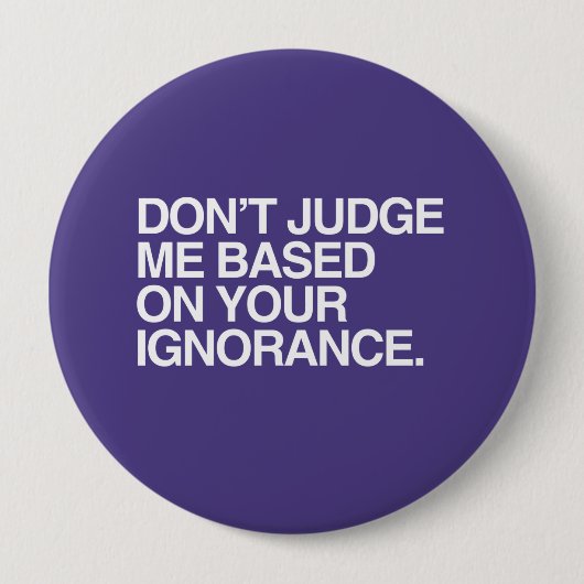 BADGE ROND 10 CM NE ME JUGEZ PAS BASÉ SUR VOTRE IGNORANCE - .PNG (Devant)