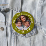 Badge Rond 10 Cm Olive Green Message simple Texte et photo encadrés<br><div class="desc">Personnalisez cet aimant à bouton rond vert olive avec votre message ou vos noms et partagez une photo préférée avec le monde,  où que vous alliez. Ce bouton est idéal pour les rassemblements,  les événements,  les retours de déploiement,  les événements sociaux,  les diplômes et bien plus encore!</div>