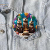 Badge Rond 10 Cm Otter Triplets Anniversaire, (En situation)